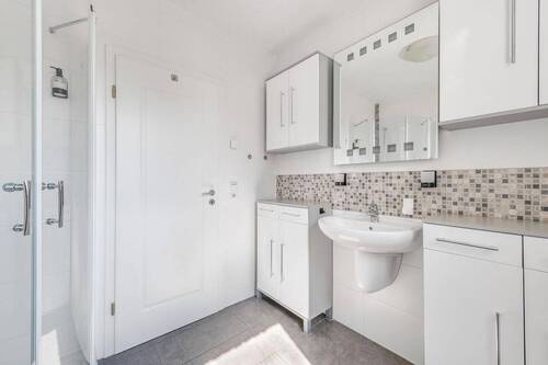 Duschbad Erdgeschoss Bild 1 - 