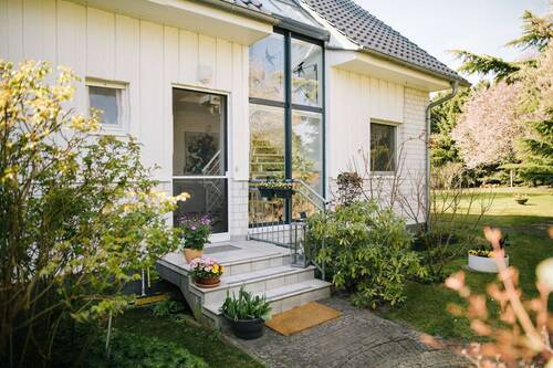 Eingang Haupthaus - 1 Zimmer Einfamilienhaus in Werder (Havel)
