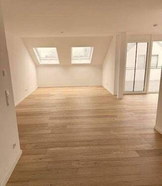Wohnzimmer mit offener Küche - Achtung! 4-Zimmer-Wohnung mit Dachterrasse in Kaarst!