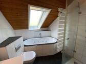 mit Badewanne u. Dusche - 