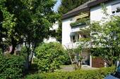 Südansicht - 'Lichtdurchflutete 2-Zimmer-DG Wohnung mit Süd-Loggia, Raumhöhe und traumhaftem Blick ins Grüne.'