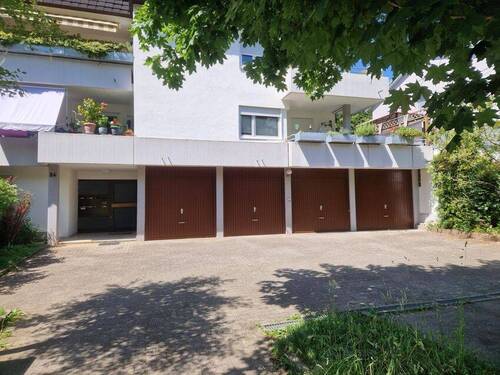 Hof mit Garagen u. Stellplätze - 2 Zimmer Etagenwohnung in Inzlingen