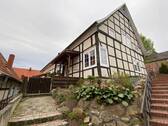 Giebelansicht mit Treppenaufstieg - Mehrfamilienhaus, Wohnhaus mit 263,50 m² in Berge zum Kaufen