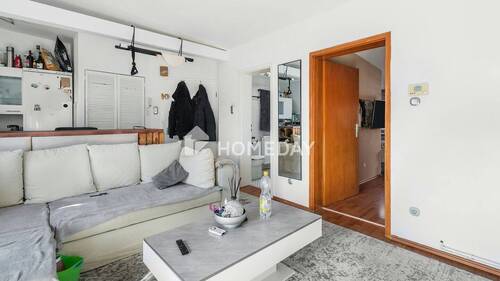 Wohnzimmer 2 - 2 Zimmer Etagenwohnung in Berlin