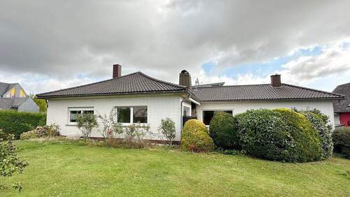 Außenansicht - 9 Zimmer Mehrfamilienhaus, Wohnhaus zum Kaufen in Kirchberg (Hunsrück)