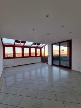 Wohnzimmer 4. Obergeschoss - 4 Zimmer Etagenwohnung zur Miete in Cloppenburg