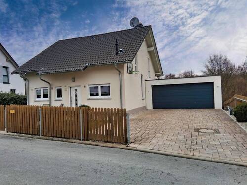 Vorderansicht - 6 Zimmer Einfamilienhaus zum Kaufen in Plauen