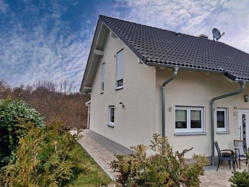 seitliche Sicht - Einfamilienhaus mit 125,40 m&sup2; in Plauen zum Kaufen