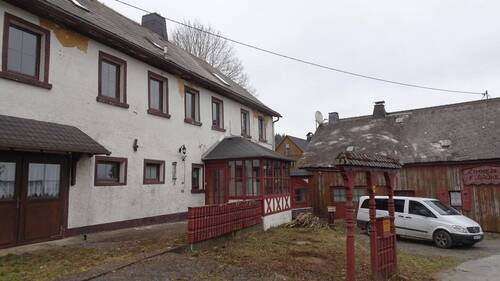 Außen - Ratenkauf: teilsaniertes Bauernhaus in guter Lage zum Feriendorf Pillmersreuth