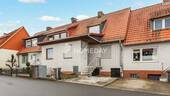 Außenansicht 1 - Ihr neues Zuhause: Reihenmittelhaus mit Garten, großem Wintergarten und Stellplatz in ruhiger Lage