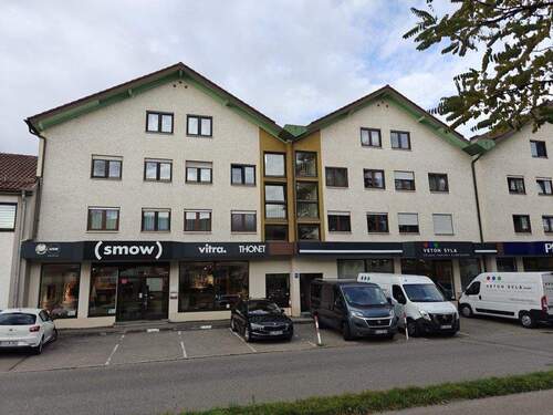 Ansicht Straßenseite - Renovierte 3-Zimmerwohnung mit schönem Westbalkon