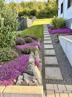 Zuwegung und Bepflanzungen - 