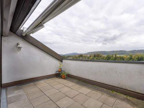 Dachterrasse mit Blick auf den Rhein und Rheinfelden (AG) - Etagenwohnung mit 85,00 m&sup2; in Rheinfelden (Baden) zum Kaufen