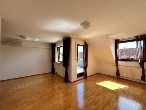 1 Wohn_Essbereich - 2 Zimmer Etagenwohnung zum Kaufen in Erlangen