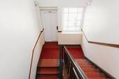Treppenhaus mit Aufzug - 