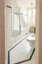 Wannenbad mit separater Dusche - 