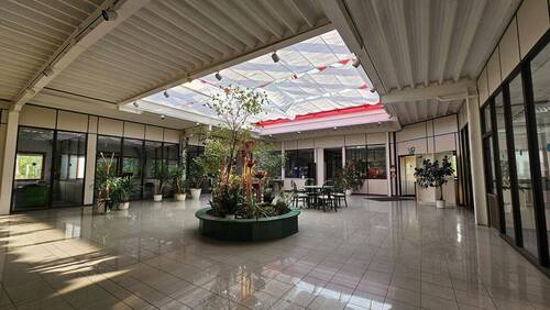 16 Büroräume um das Atrium - 