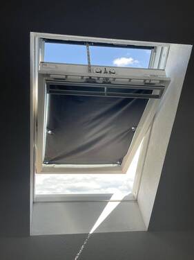 Dachfenster mit Sonnenschutz - 