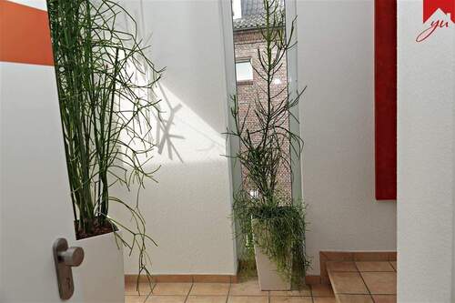 Eingangsbereich der Gewerbefläche im DG - Büro mit 90,00 m&sup2; in Aurich zur Miete