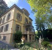 Elegante Altbauwohnung mit Balkon in begehrter Lage von Wiesbaden