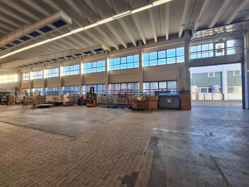 Top Lagerhalle, Deckenhöhe 6,70m & Rolltor - 