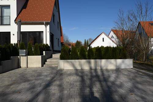 Parken am Haus - 5 Zimmer Doppelhaushälfte in Neumarkt