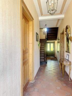 Eingangsdiele - Mehrfamilienhaus, Wohnhaus mit 360,00 m&sup2; in Osann-Monzel zum Kaufen