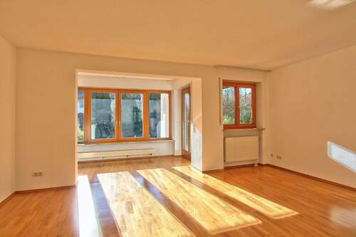 Wohnzimmer - 6 Zimmer Doppelhaushälfte zur Miete in Wörthsee