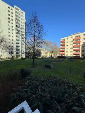 Aussicht aus dem Balkon - 3 Zimmer Etagenwohnung zum Kaufen in Duisburg