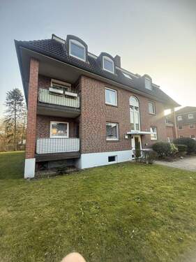 Wohnanlage hinten - 3 Zimmer Etagenwohnung zum Kaufen in Bargteheide