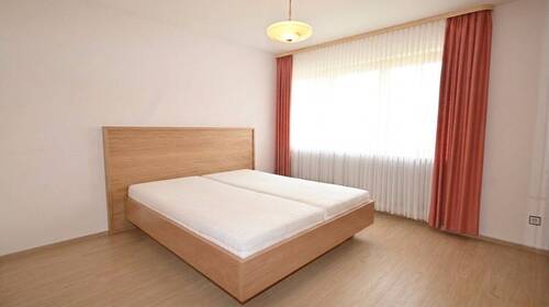 EG: Schlafzimmer - 