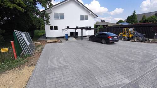 Bild 1 - Nur noch eine Doppelhaushälfte! Einzugsfertig! NEUBAU! Idyllisch am Bach!