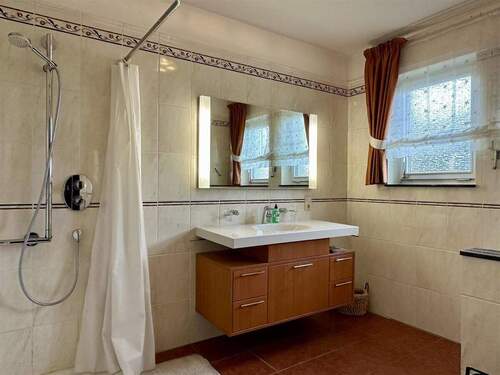 Tageslichtbad mit Dusche - 