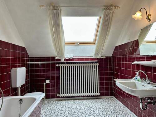 Tageslichtbad mit Wanne - 