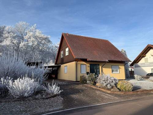 01.jpeg - exklusives Einfamilienhaus in Ortsrandlage mit direktem Waldzugang, großer Terrasse und 2 Carports