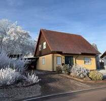 exklusives Einfamilienhaus in Ortsrandlage mit direktem Waldzugang, großer Terrasse und 2 Carports - Haina