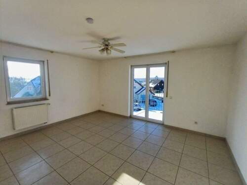 Schlafzimmer mit Zugang Balkon -OG- - 