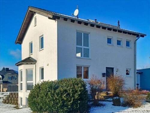 Vorderseite - 6 Zimmer Einfamilienhaus zum Kaufen in Preist