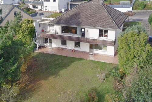 Außenansicht mit Garten - 