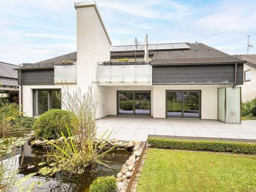 Terrasse mit Teich - 