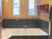 Bad mit Badewanne - 