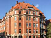 Hausansicht - Exklusive Wohnung mit viel Altbauflair und drei Balkonen in Düsternbrook