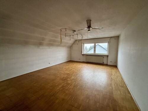 Wohnung 3 - Wohnen - 1 Zimmer Mehrfamilienhaus, Wohnhaus in Heßdorf