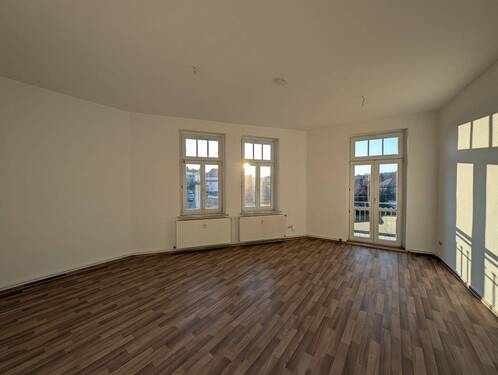 Wohnzimmer - sanierte 3-Raumwohnung mit 2 Balkonen zu vermieten