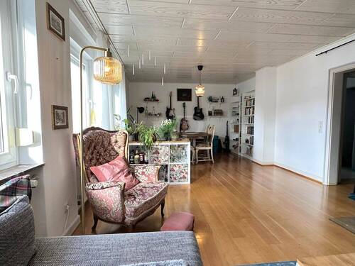 Geräumiger Wohnbereich in der Maisonette-Wohnung - 