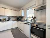 Helle Küche in der Maisonette-Wohnung - 