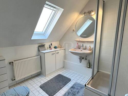 Tageslicht-Duschbad im Dachgeschoss - 