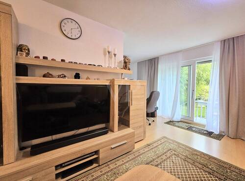 Wohnbereich mit Ausblick in den Garten - Gewerbeobjekt (Büro, Produktion, Verkauf) in Neu-Anspach zum Kaufen