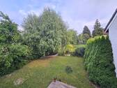 Idyllischer Garten hinter dem Haus - 