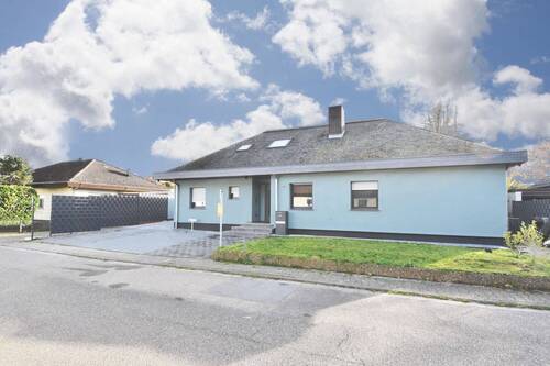 Straßenansicht - 7 Zimmer Einfamilienhaus zum Kaufen in Otterstadt